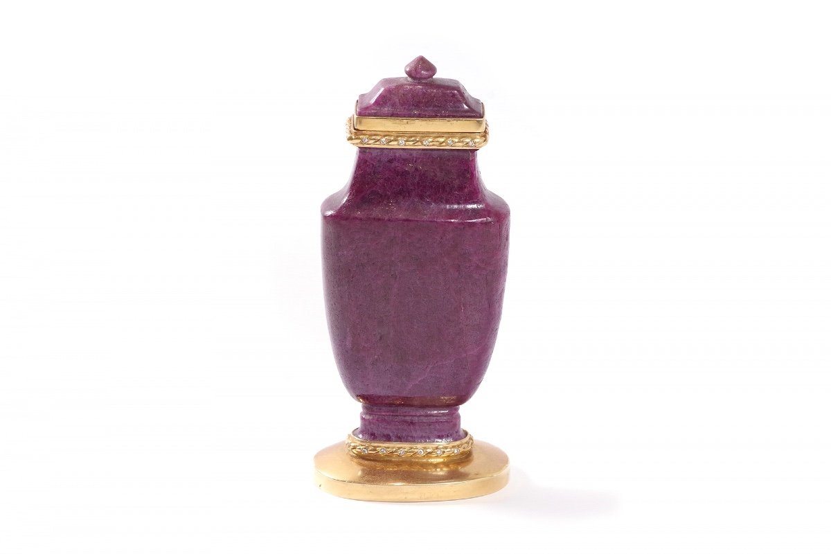 Small Ruby Diamond Gold Bottle Vase With 18k Yellow Gold Setting, Modern Flask, Urn, Bottle-photo-3