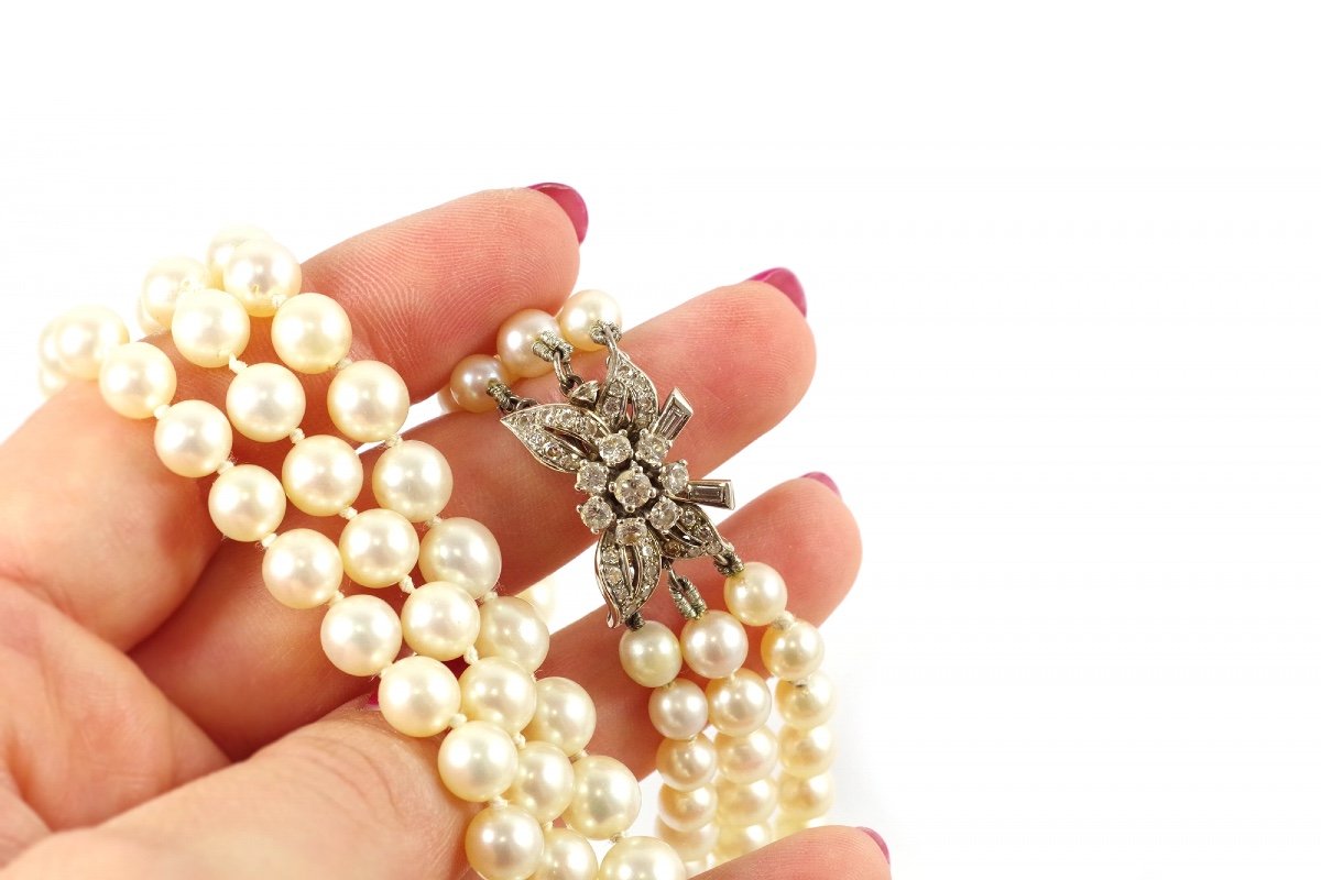 Large Necklace Three Streands Pearls With An 18k Gold Diamond Clasp,knot, Diamonds, Gold Clasp -photo-4