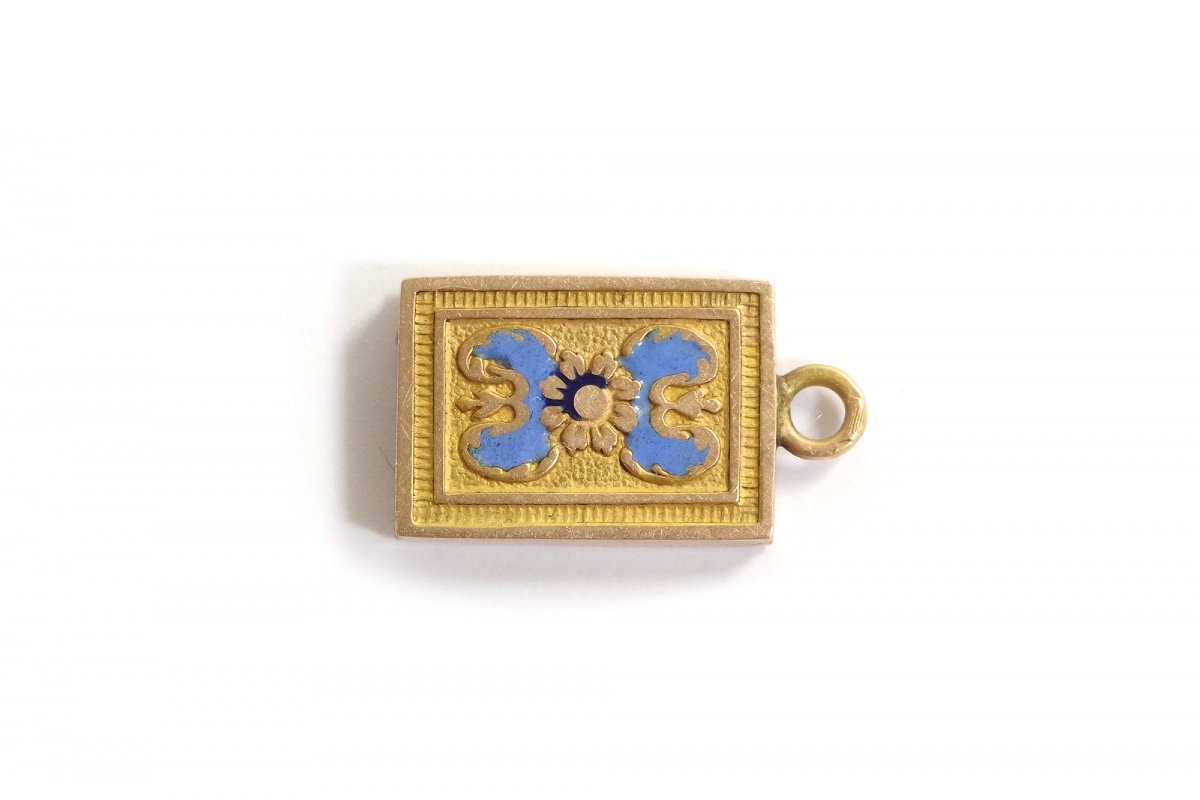 Small Enameled Clasp Pendant In 18k Gold, Gold Clasp Pendant, Enamel, French Regional Jewelry-photo-3