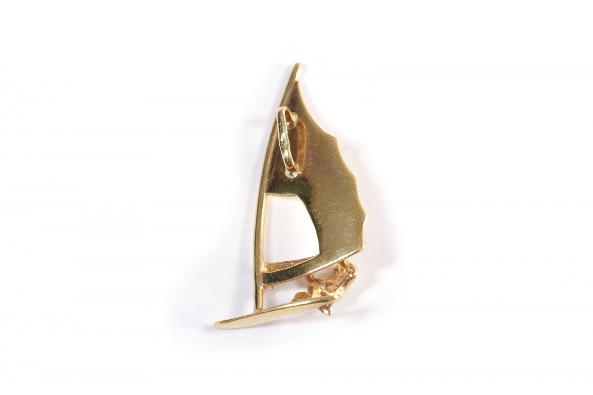 Windsurfing Pendant In 18 Karat Gold,  Sports-related Jewelry Paris 2024-photo-2