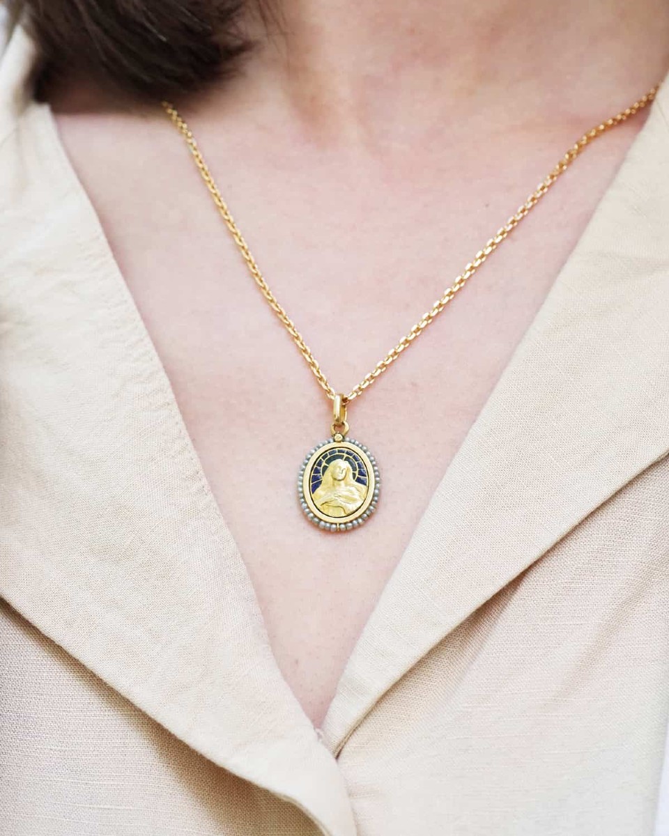 Art Nouveau Holy Mary Pendant In 18 Karat Gold, Plique A Jour Enamel, Translucent-photo-2