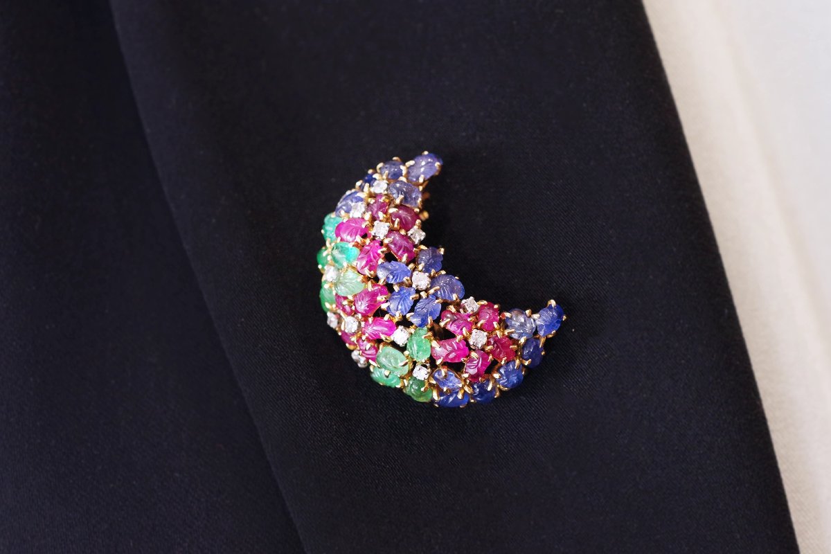 Art Deco Tutti Frutti Clip Brooch In Platinum And Gold, Crescent Moon, Sapphire, Ruby, Emerald-photo-2