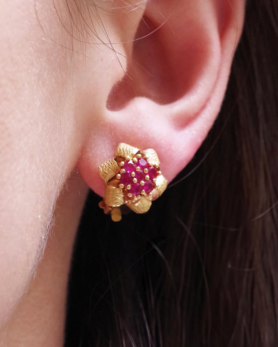 Vintage Ruby Flowers Clip-on Earrings In 18k Gold, Spain Retro Earrings, Synthetic Rubies-photo-2
