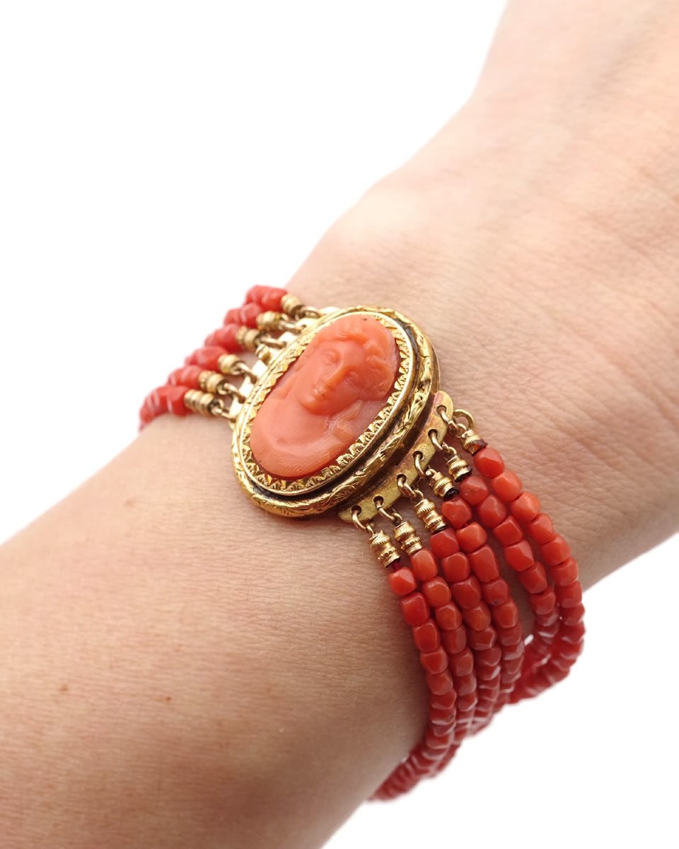 Victorian Coral Cameo Bracelet In 18k Gold, French Victorian Facetted Coral Beads Cameo-photo-4