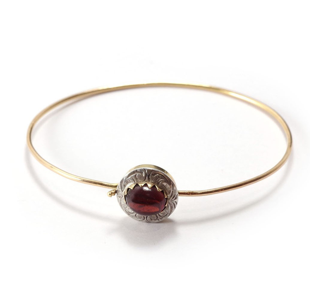 Bracelet fil jonc grenat en or rose 18k et argent, fermoir ancien, jonc fin, grenat 