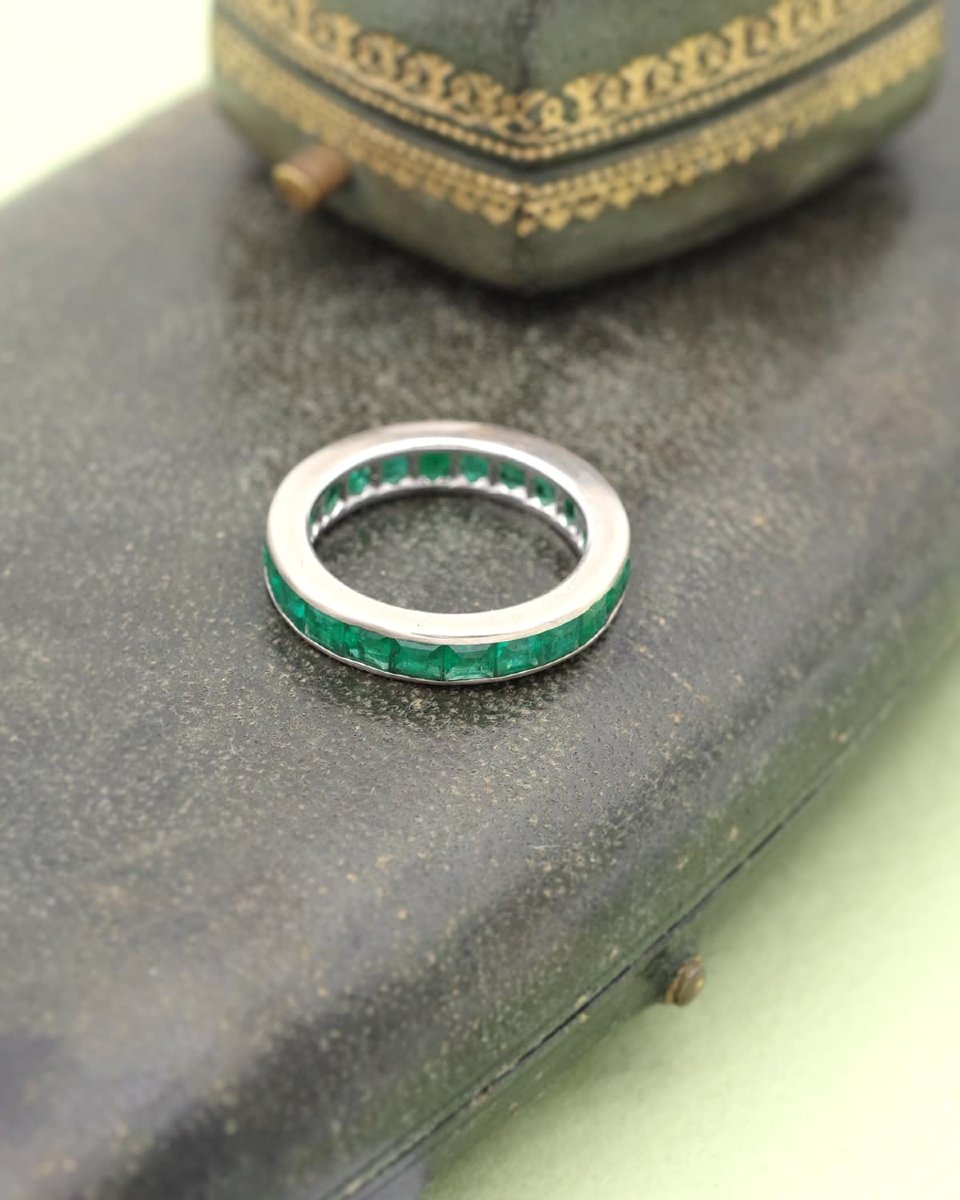 Boucheron Emerald Eternity Ring With 2.31 Carat Emeralds In 18k Gold, Wedding Band Ring-photo-3