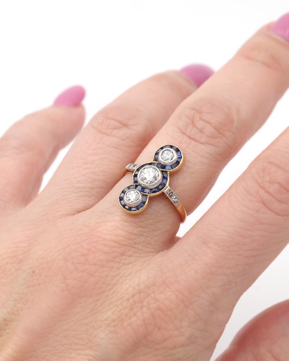 Bague Art Deco saphirs trois diamants en or 18k et platine, longue bague art deco-photo-5