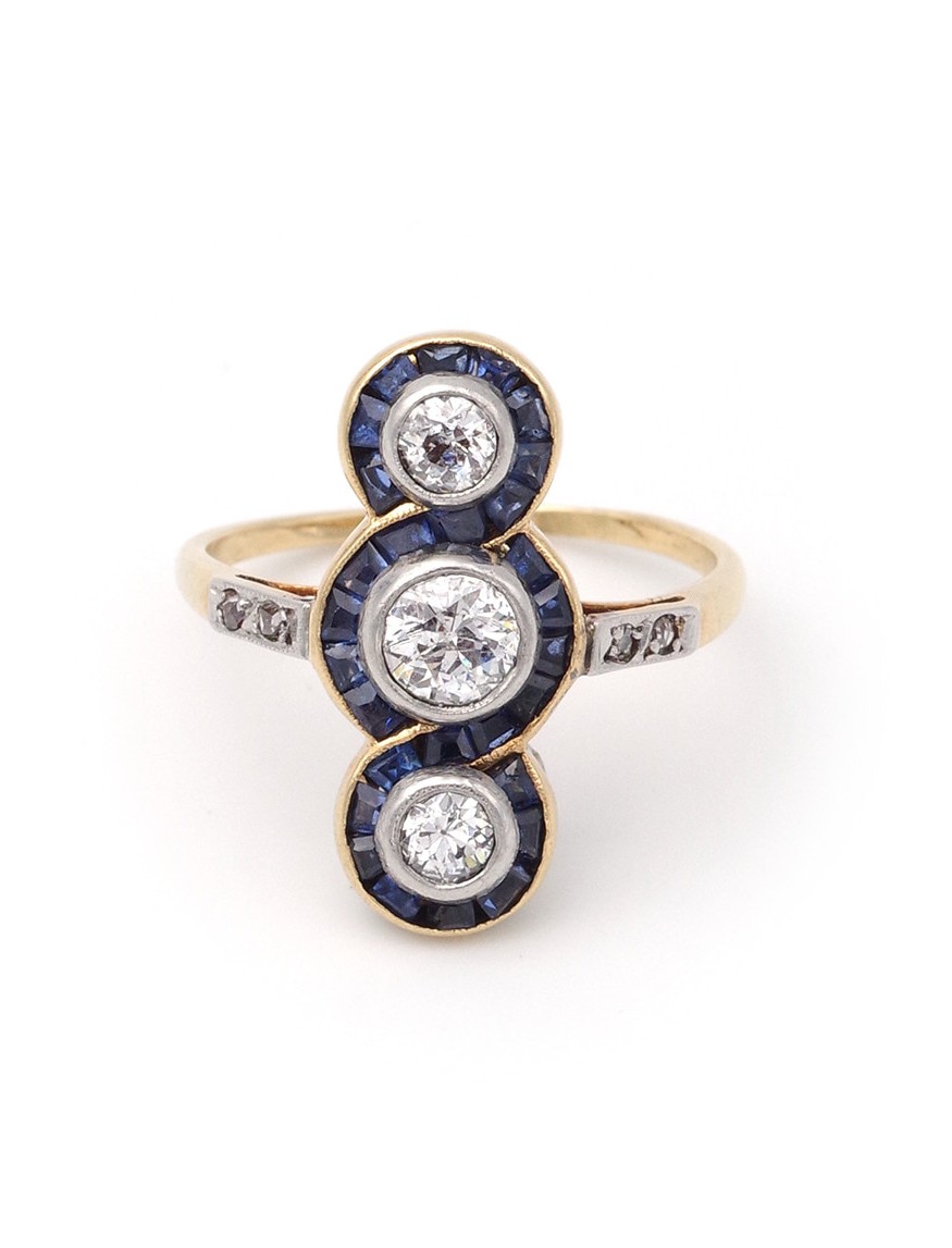 Bague Art Deco saphirs trois diamants en or 18k et platine, longue bague art deco