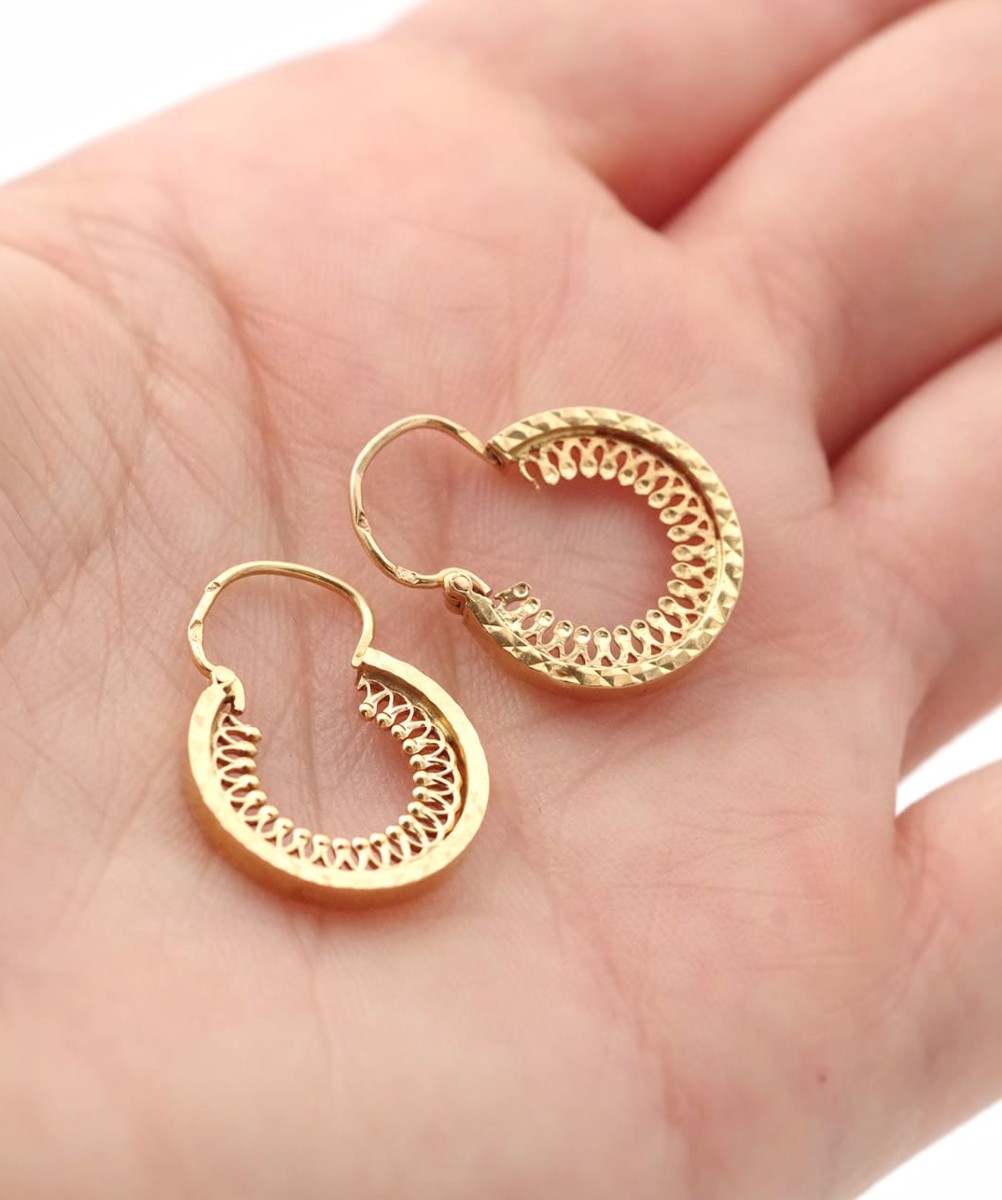 Créoles facettées anciennes en or jaune 18k, Boucles d'oreille crantée en or