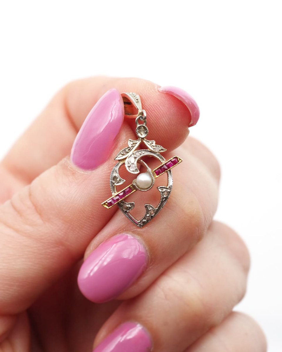Edwardian Heart-shaped Pendant In 14k Gold And Platinum, Sentimental Jewelry Belle Epoque -photo-2