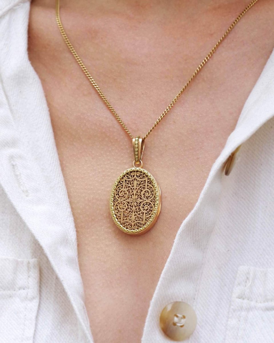 Grand médaillon Napoléon III en or 18 karats, Pendentif ouvrant, or repercé, ajouré-photo-3