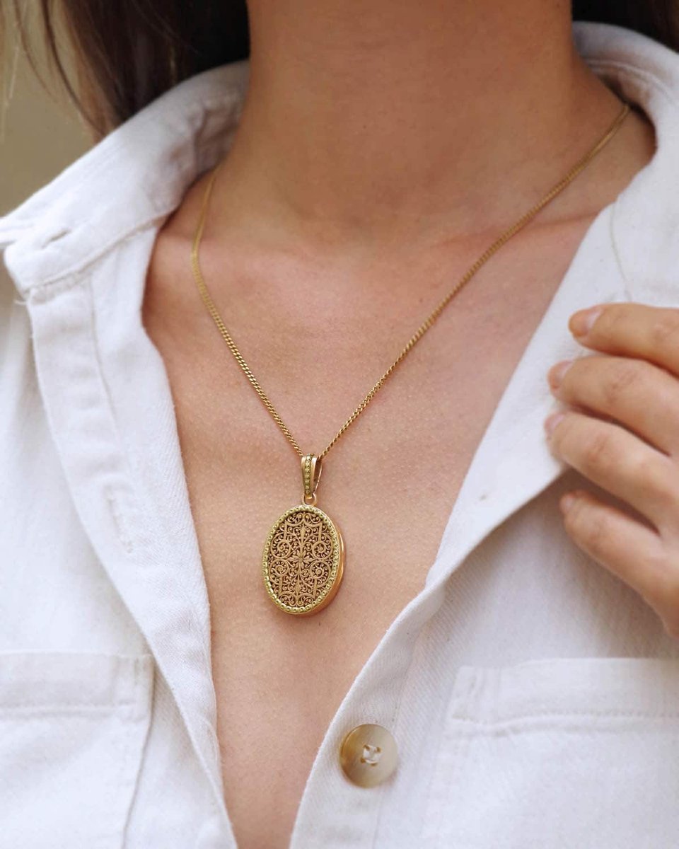 Grand médaillon Napoléon III en or 18 karats, Pendentif ouvrant, or repercé, ajouré-photo-4