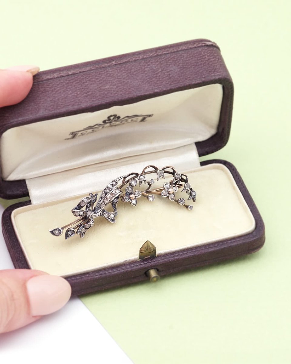 Broche brin de muguet diamants en or 18k et argent, fleur, branche, broche ancienne, diamants-photo-1