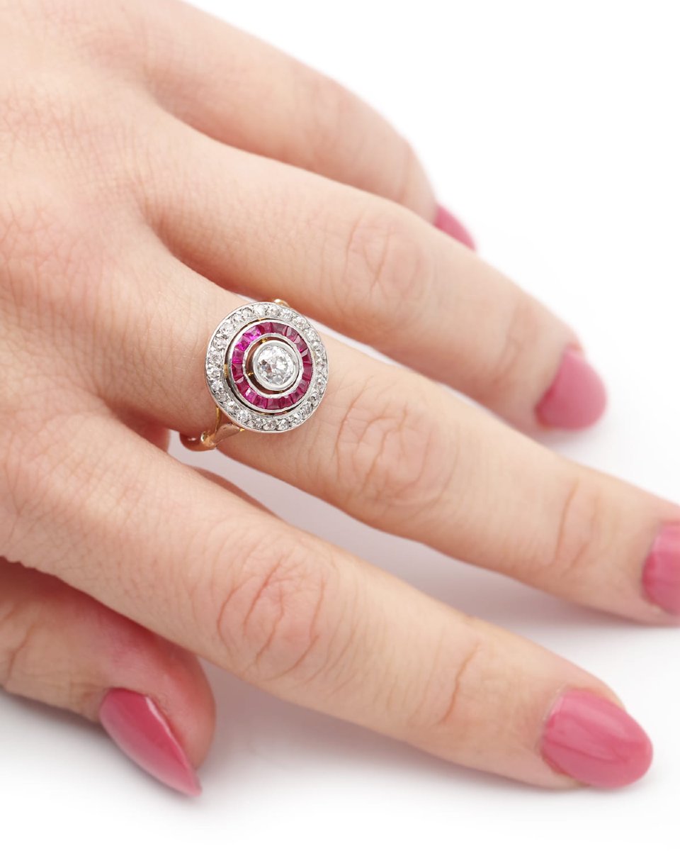 Art Deco Circular Diamond Ruby Ring In 18k White Gold And Platinum, 0.33 Ct Diamond-photo-4