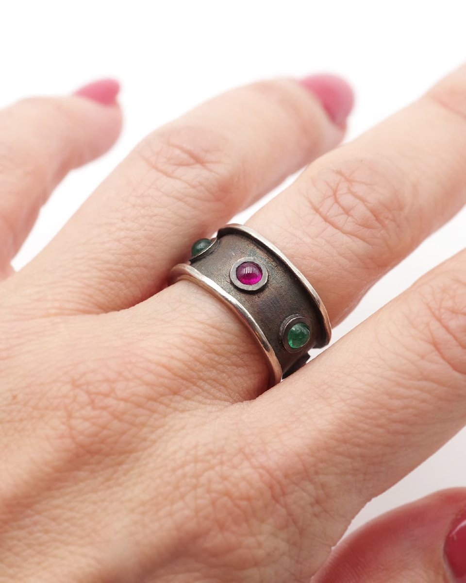 Bague bandeau rubis émeraudes en argent, bague vintage, cabochon rubis émeraudes-photo-1