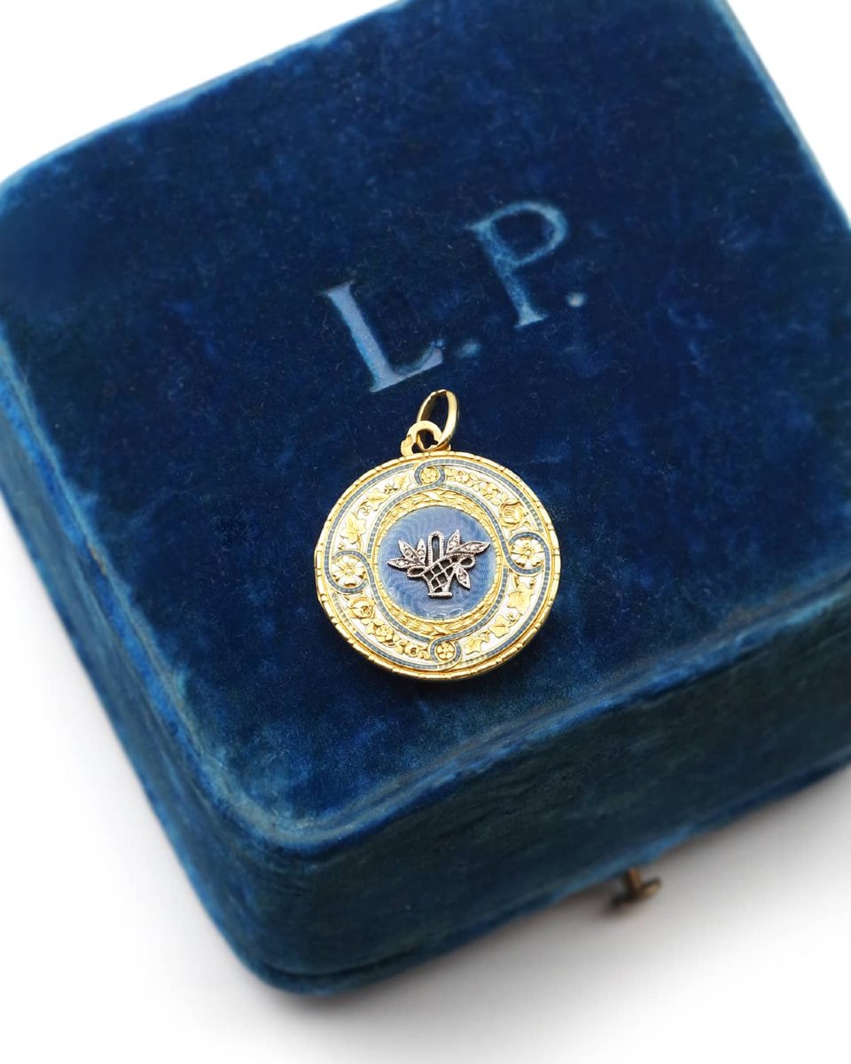 Edwardian Basket Flower Enameled Locket In 18k Gold, Art Nouveau Pendant, Sentimental Jewelry -photo-2