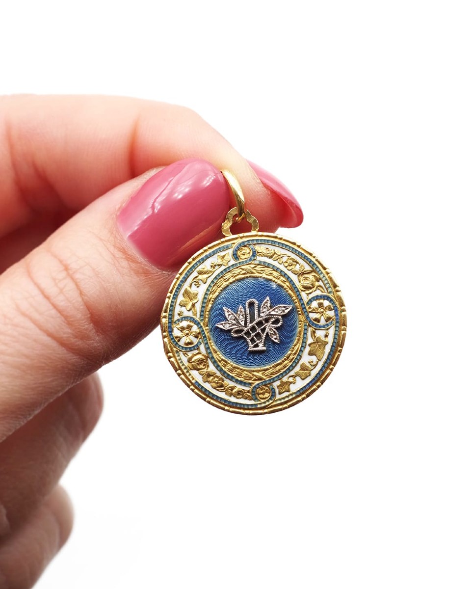 Edwardian Basket Flower Enameled Locket In 18k Gold, Art Nouveau Pendant, Sentimental Jewelry 