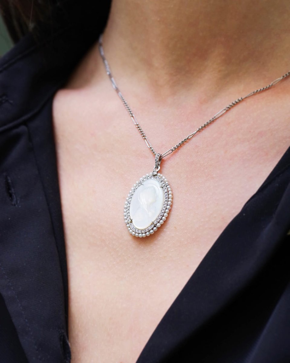 Edwardian Pearl Virgin Mary Pendant In Platinum, Belle Epoque Pendant, Mother Of Pearl-photo-1