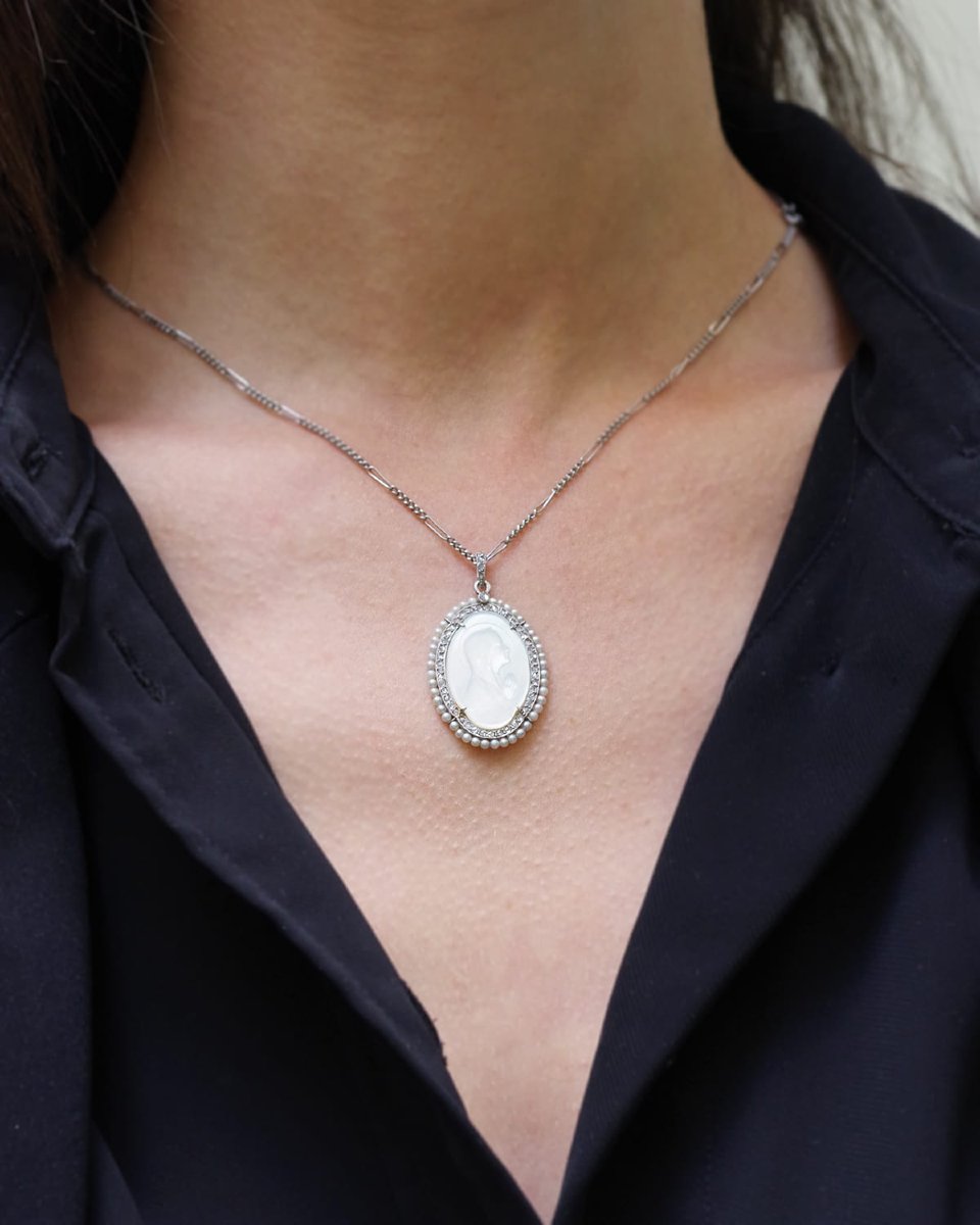 Edwardian Pearl Virgin Mary Pendant In Platinum, Belle Epoque Pendant, Mother Of Pearl-photo-2