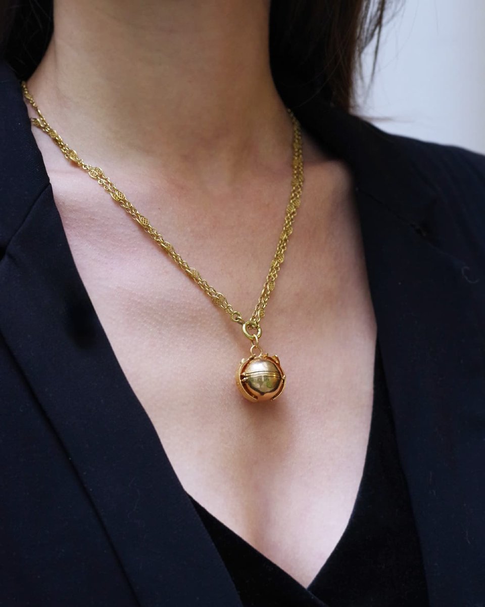 Victorian Locket Ball Pendant In 18k Gold, Orb Locket Pendant, Medallion, Gold Locket Pendant-photo-3