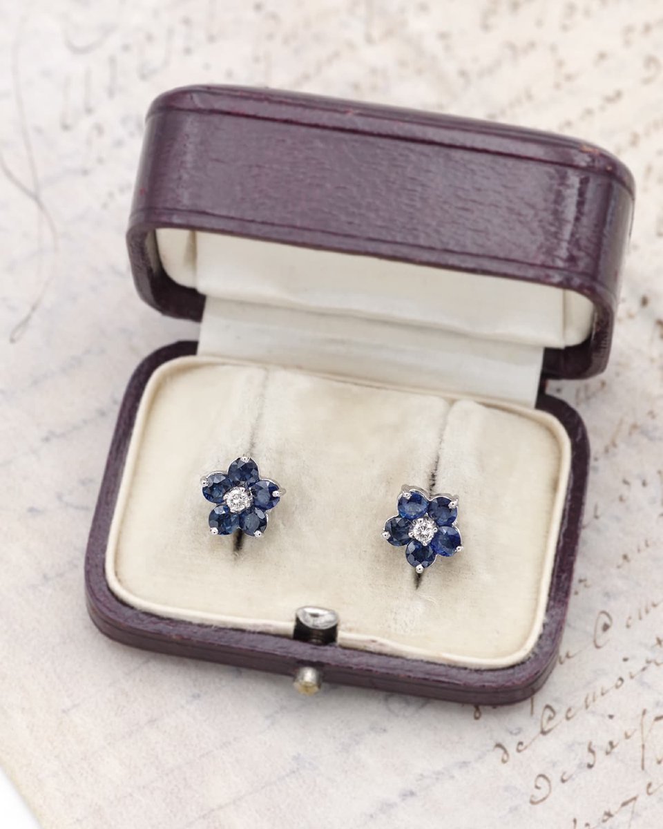 Clous d'oreille fleur saphirs en or 18k, saphirs navette, diamant taille brillant-photo-2