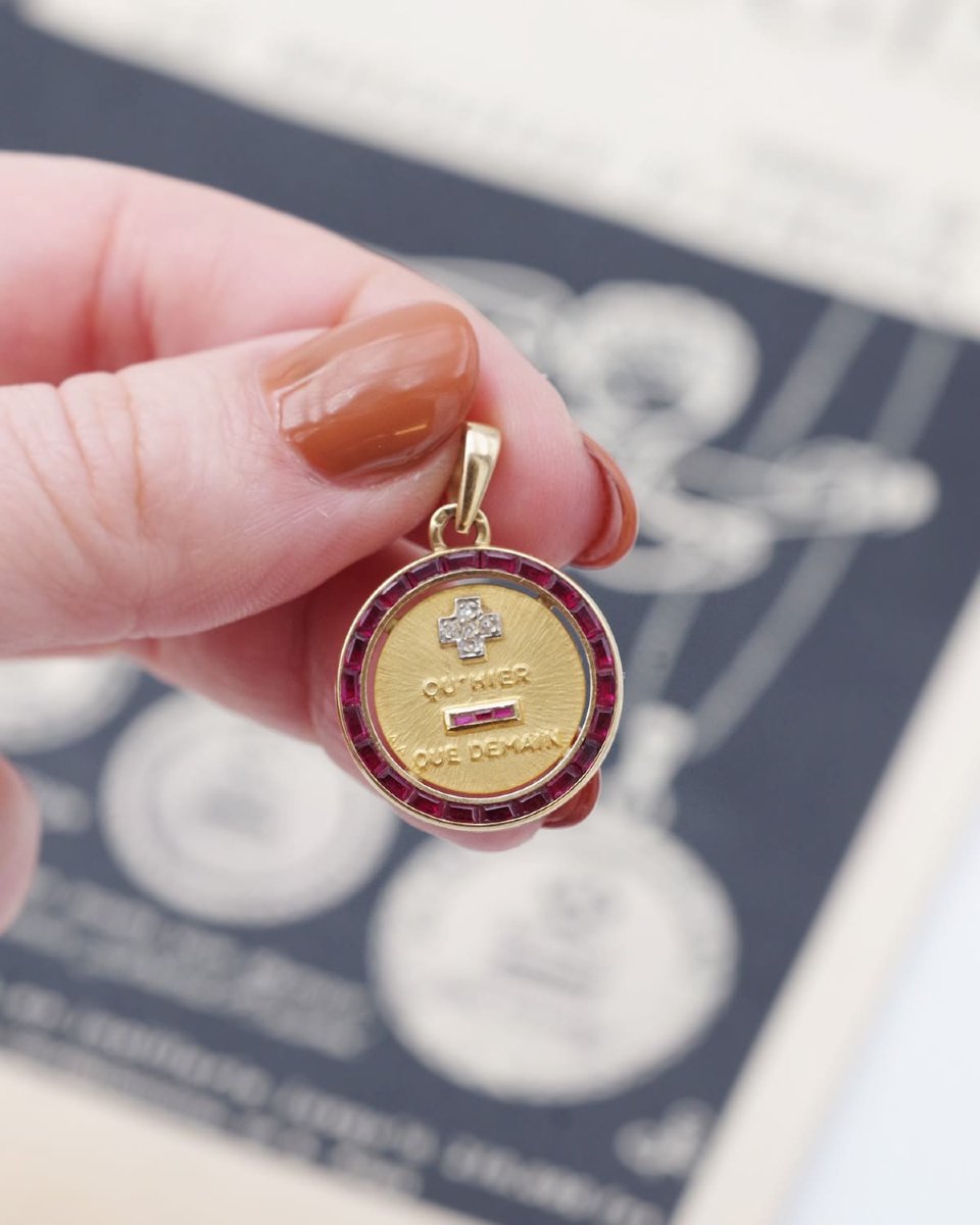 Augis Ruby Halo Love Pendant In 18 Karat Gold, Love Medal, Alphonse Augis-photo-3