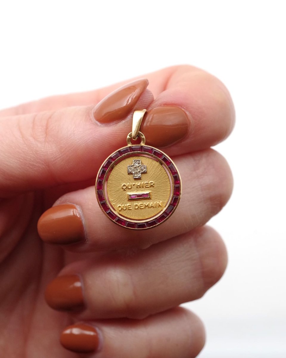 Augis Ruby Halo Love Pendant In 18 Karat Gold, Love Medal, Alphonse Augis-photo-4