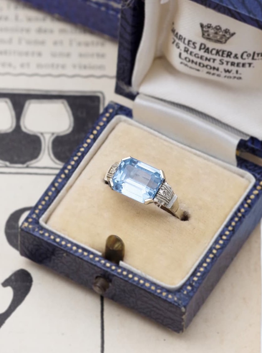 Bague Art Deco spinelle bleu en platine, spinelle de synthèse, bijou ancien
