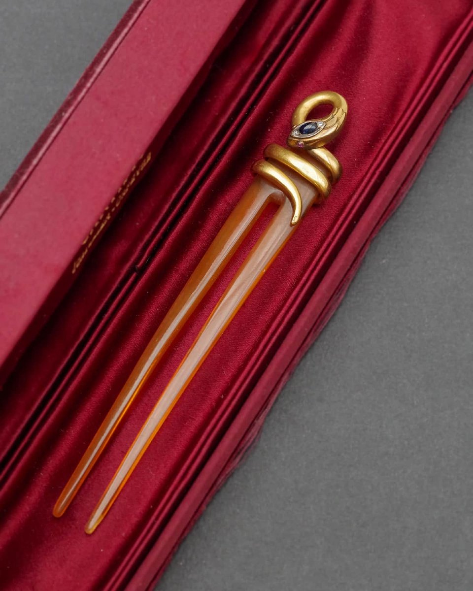 Epingle de chignon Chaumet serpent en or 18k, saphir, rubis, diamants-photo-3