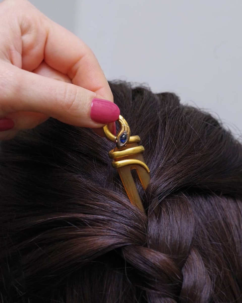 Epingle de chignon Chaumet serpent en or 18k, saphir, rubis, diamants-photo-4