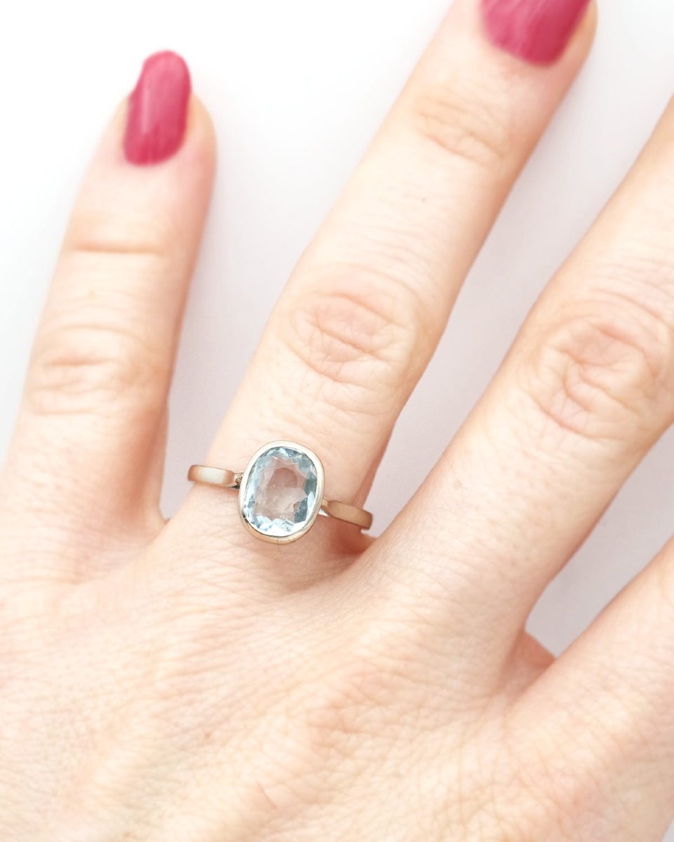 Solitaire Aquamarine Ring In 18 Karat White Gold-photo-2