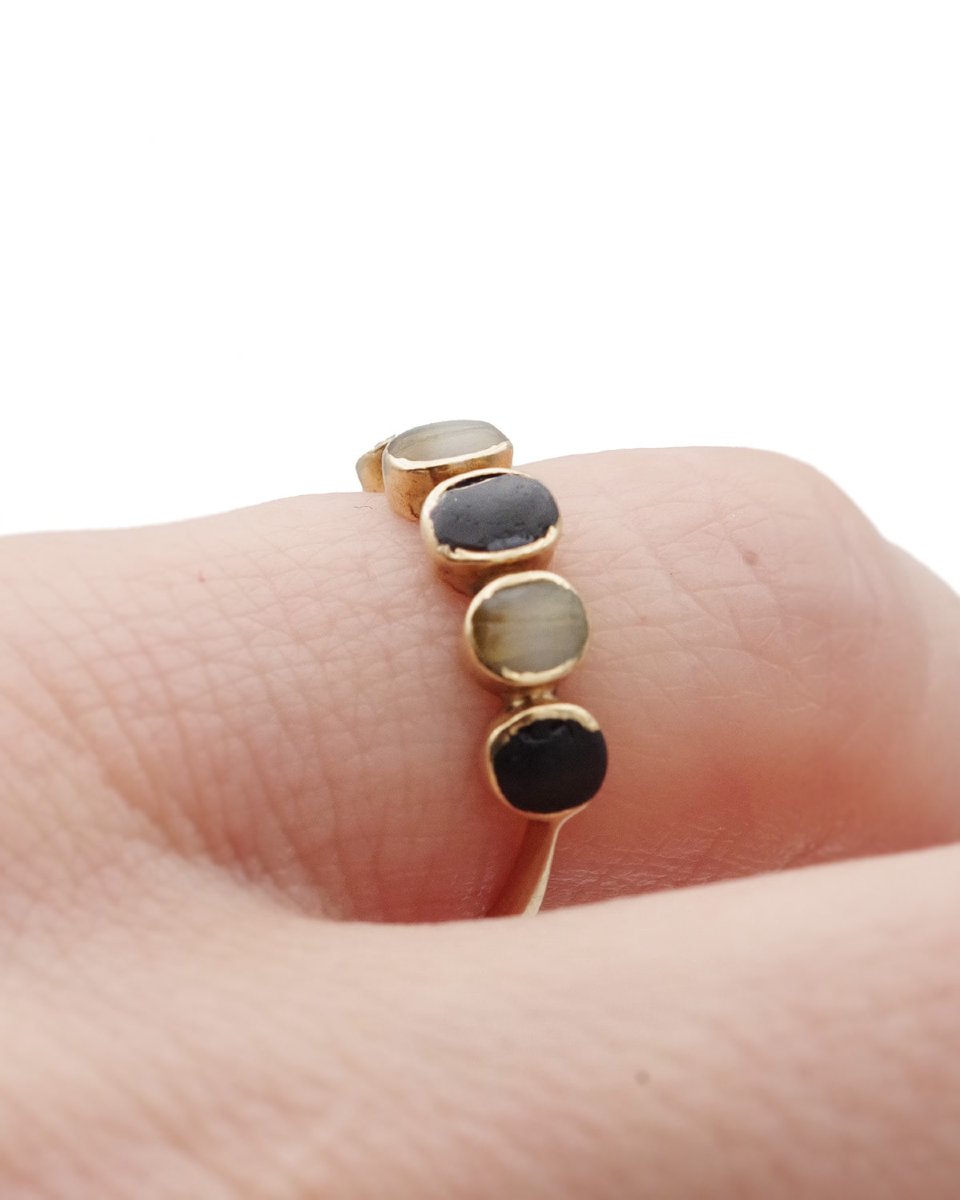 Bague jarretière noir et dents de lait en or 18k, bague ancienne-photo-1