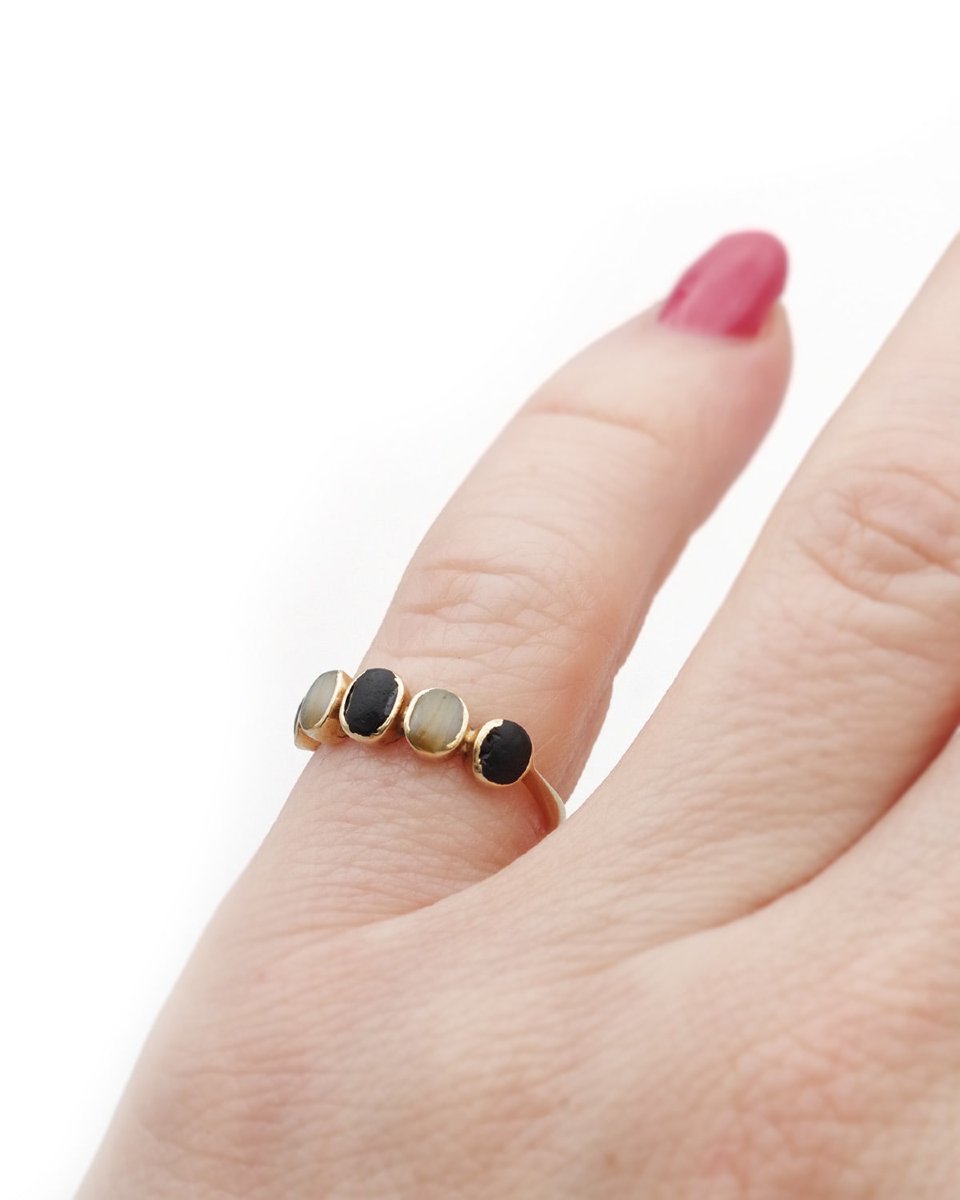 Bague jarretière noir et dents de lait en or 18k, bague ancienne-photo-2