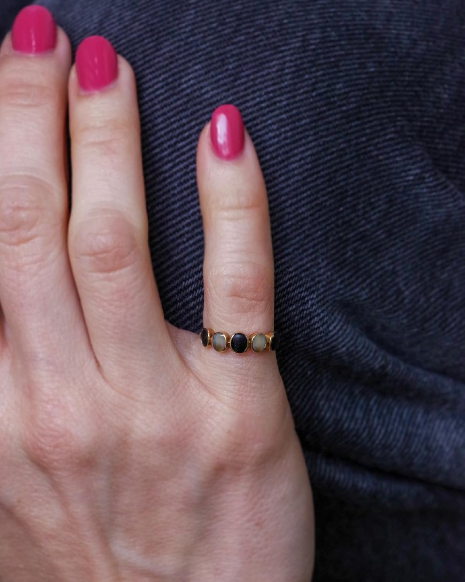 Bague jarretière noir et dents de lait en or 18k, bague ancienne-photo-3