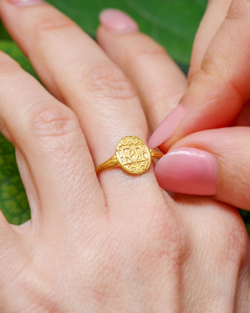 Bague Renaissance monogramme DPRG en or mat 22 karats -photo-3