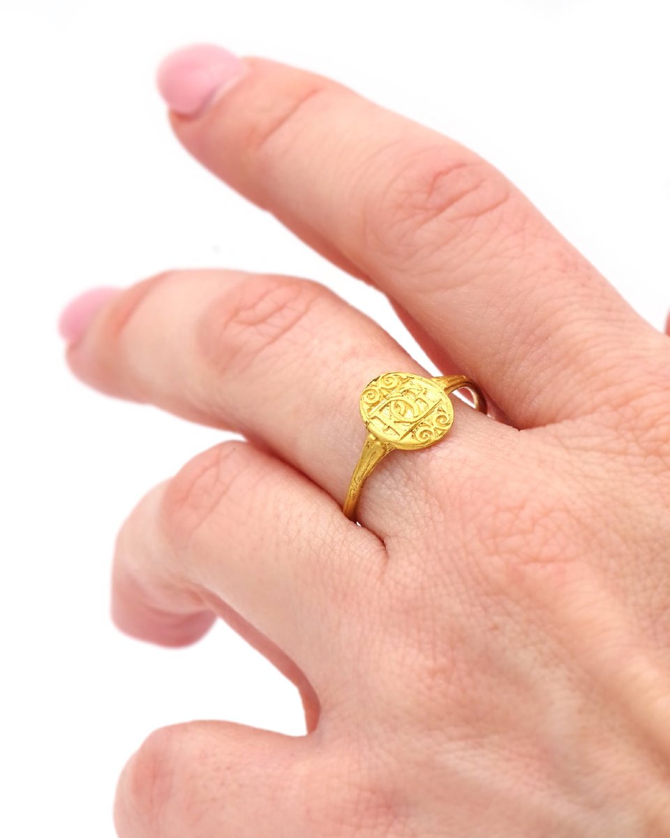 Bague Renaissance monogramme DPRG en or mat 22 karats -photo-4