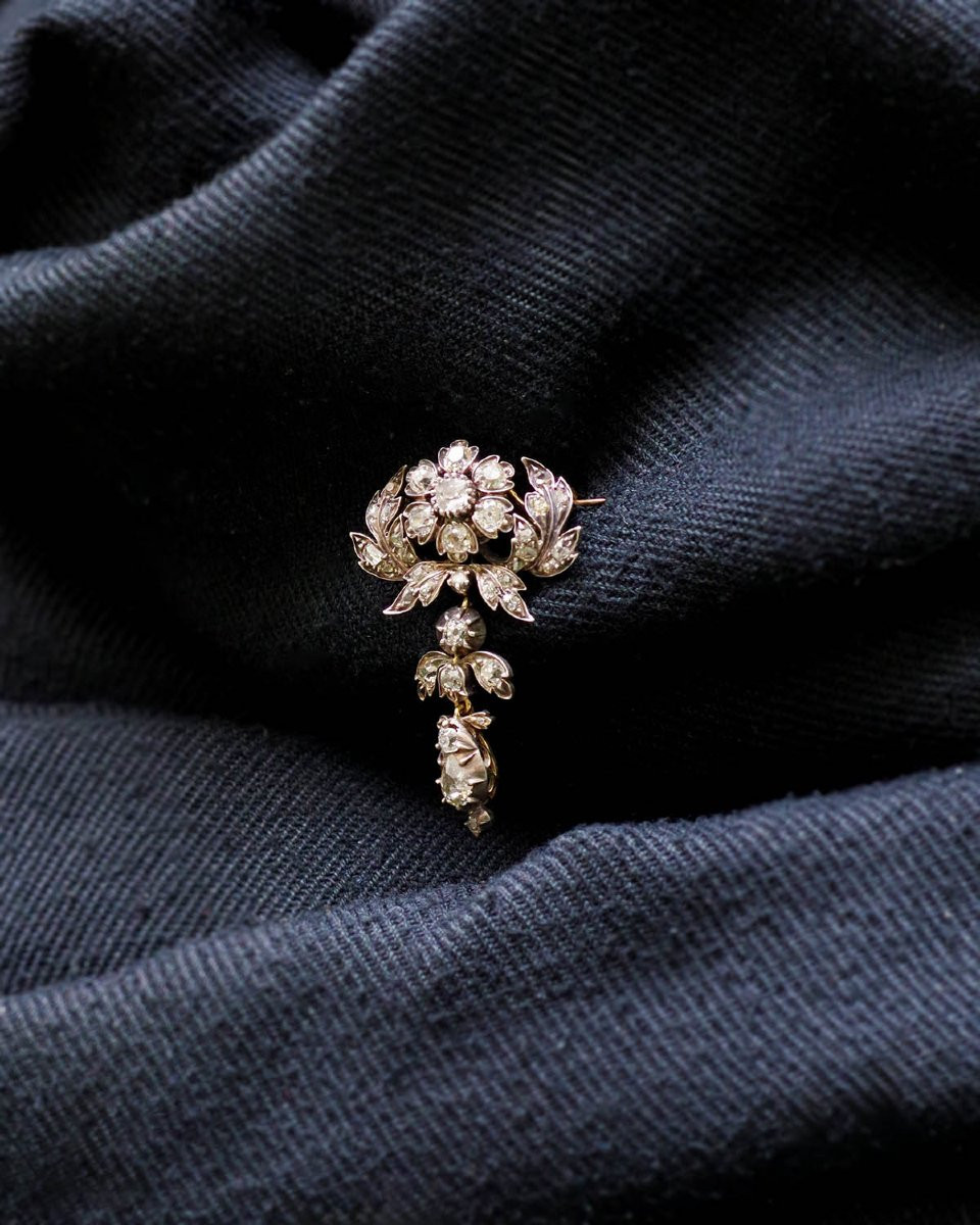 Broche fleur diamants 3 cts ou devant de corsage en or 18 karats et argent -photo-1