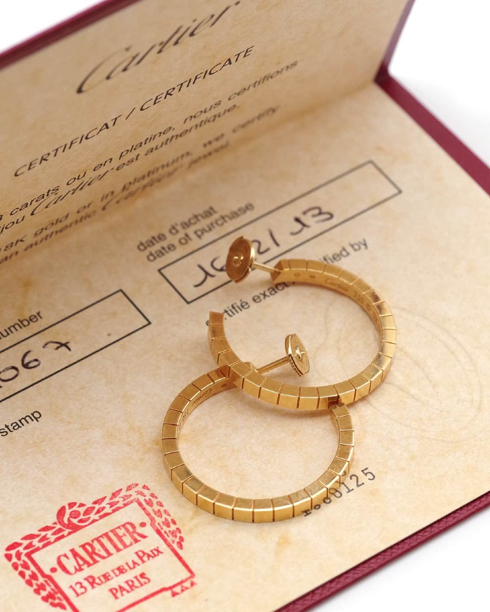 Boucles d'oreille créoles Cartier modèle Lanière en or 18 karats-photo-4