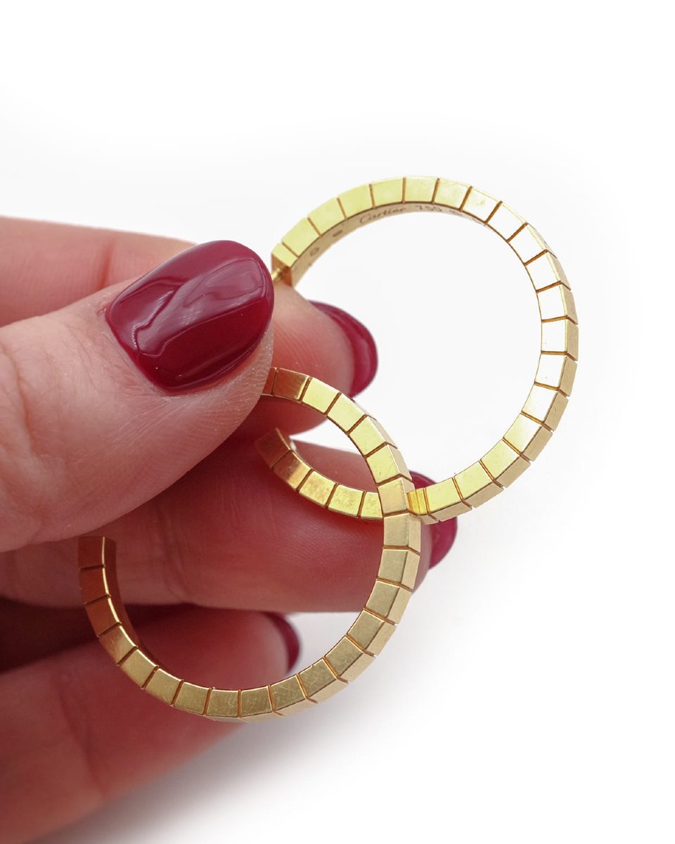 Boucles d'oreille créoles Cartier modèle Lanière en or 18 karats-photo-1