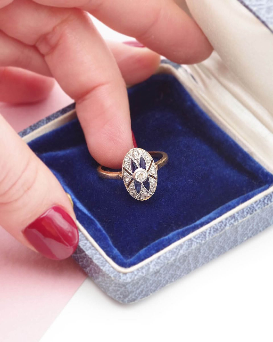 Bague Art Deco ovale saphirs en or 18 karats et platine -photo-3