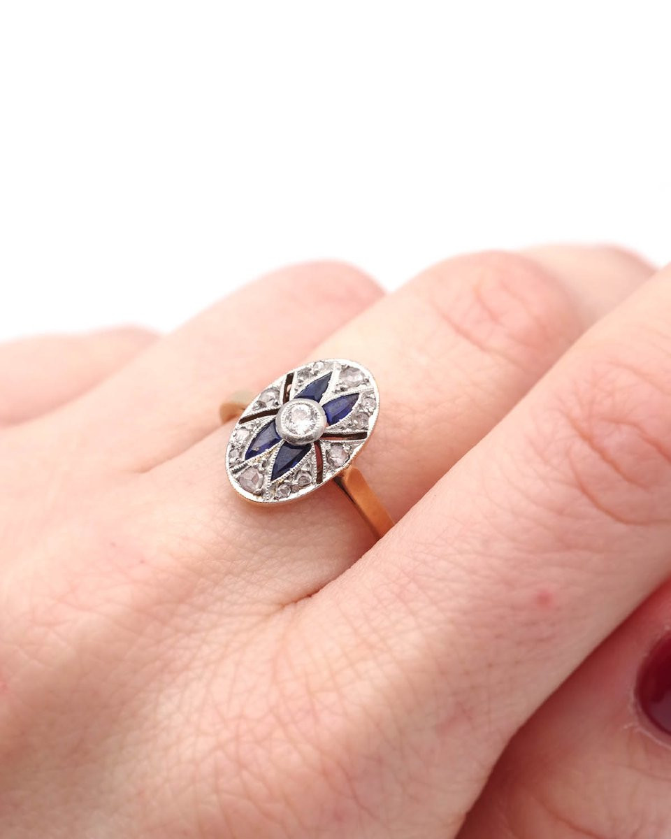 Bague Art Deco ovale saphirs en or 18 karats et platine -photo-4