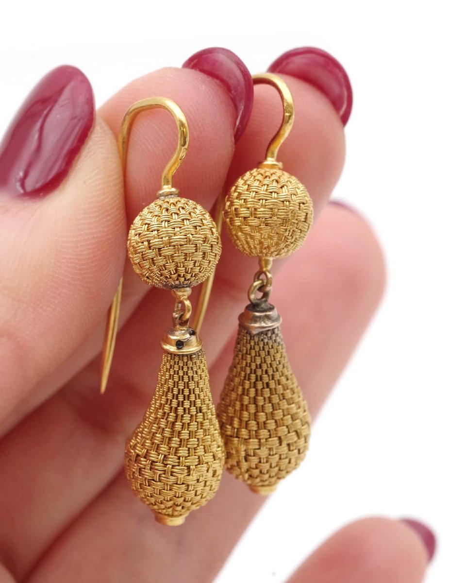 Braided Gold Drop Earrings In 18 Karat Gold, Textured Mesh-photo-3