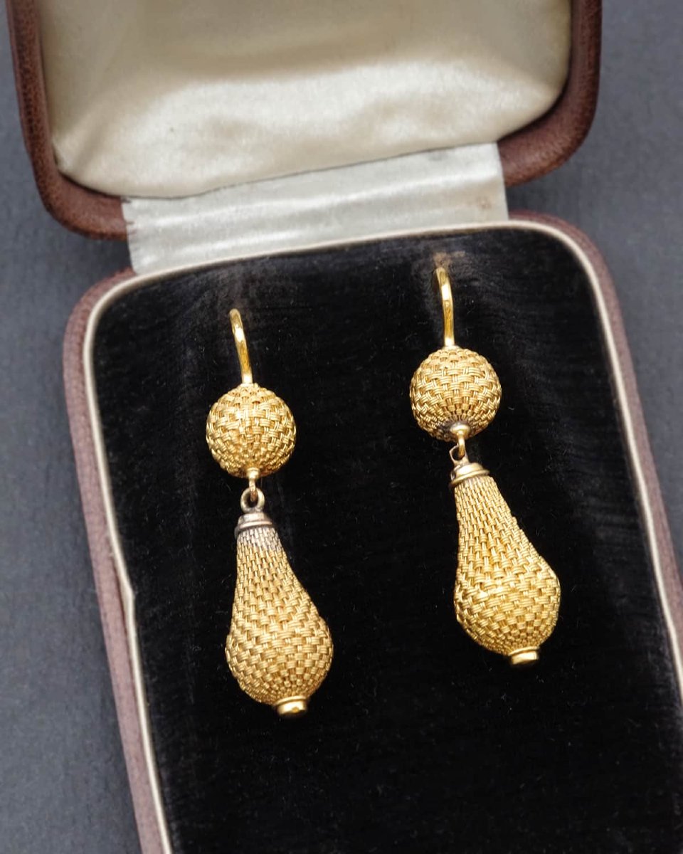 Braided Gold Drop Earrings In 18 Karat Gold, Textured Mesh-photo-4