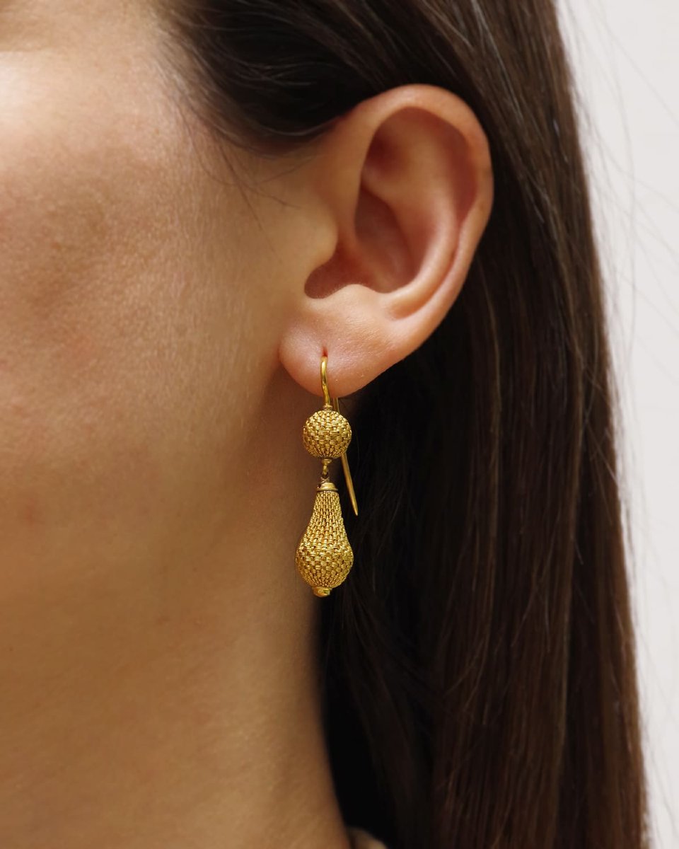 Braided Gold Drop Earrings In 18 Karat Gold, Textured Mesh-photo-1