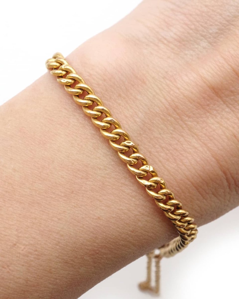 Antique Curb Chain Bracelet In 18 Karat Hollow Gold-photo-1