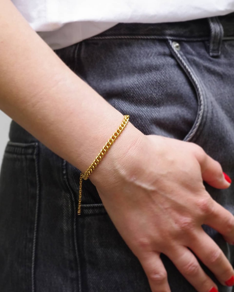Antique Curb Chain Bracelet In 18 Karat Hollow Gold-photo-3