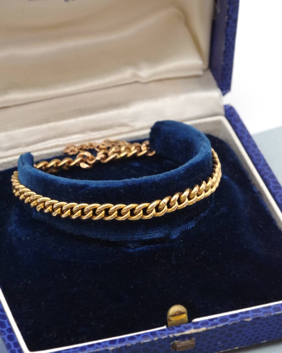 Antique Curb Chain Bracelet In 18 Karat Hollow Gold