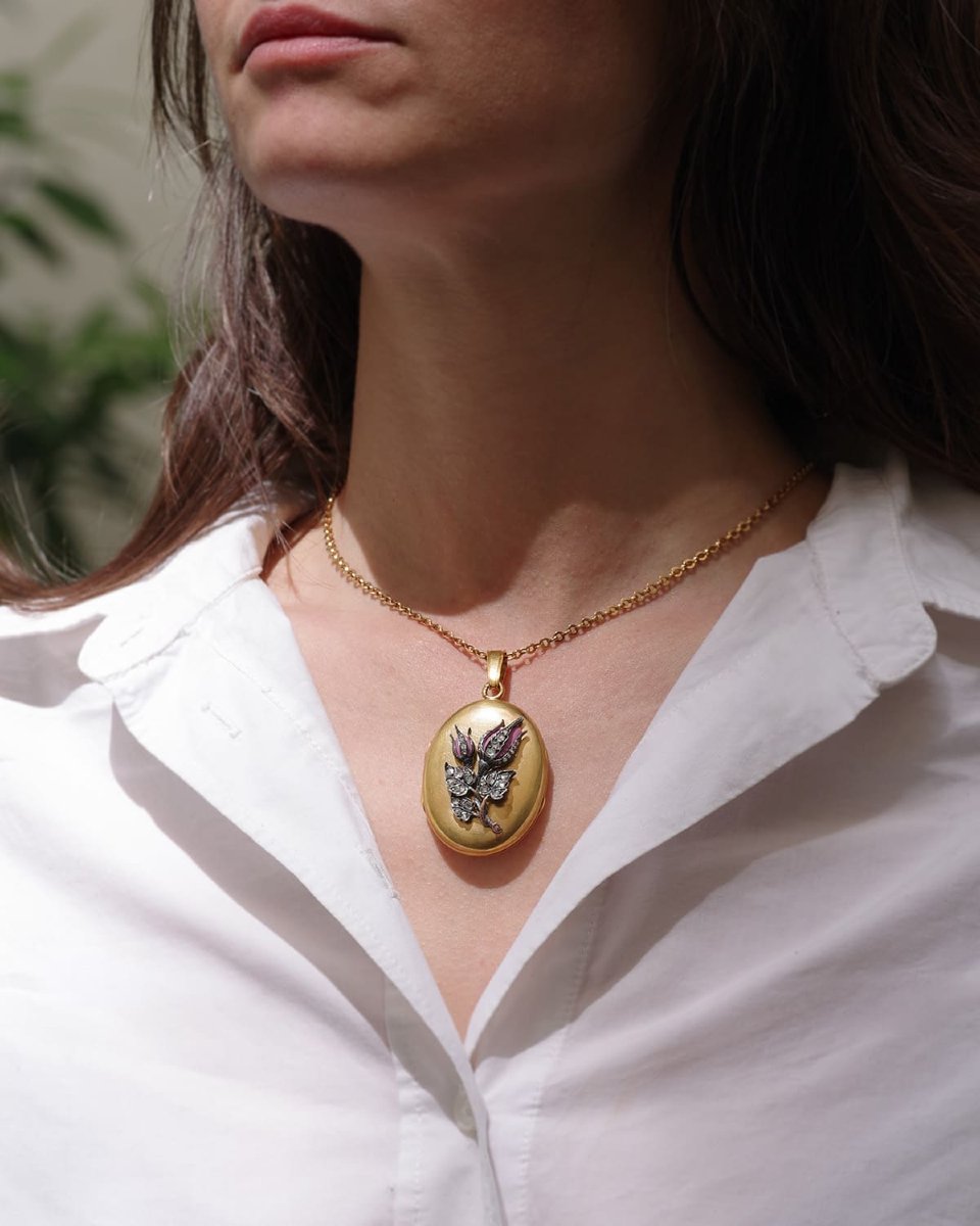 Victorian Rosebud Diamond Locket In 18 Karat Gold, Eugène Soulens -photo-4