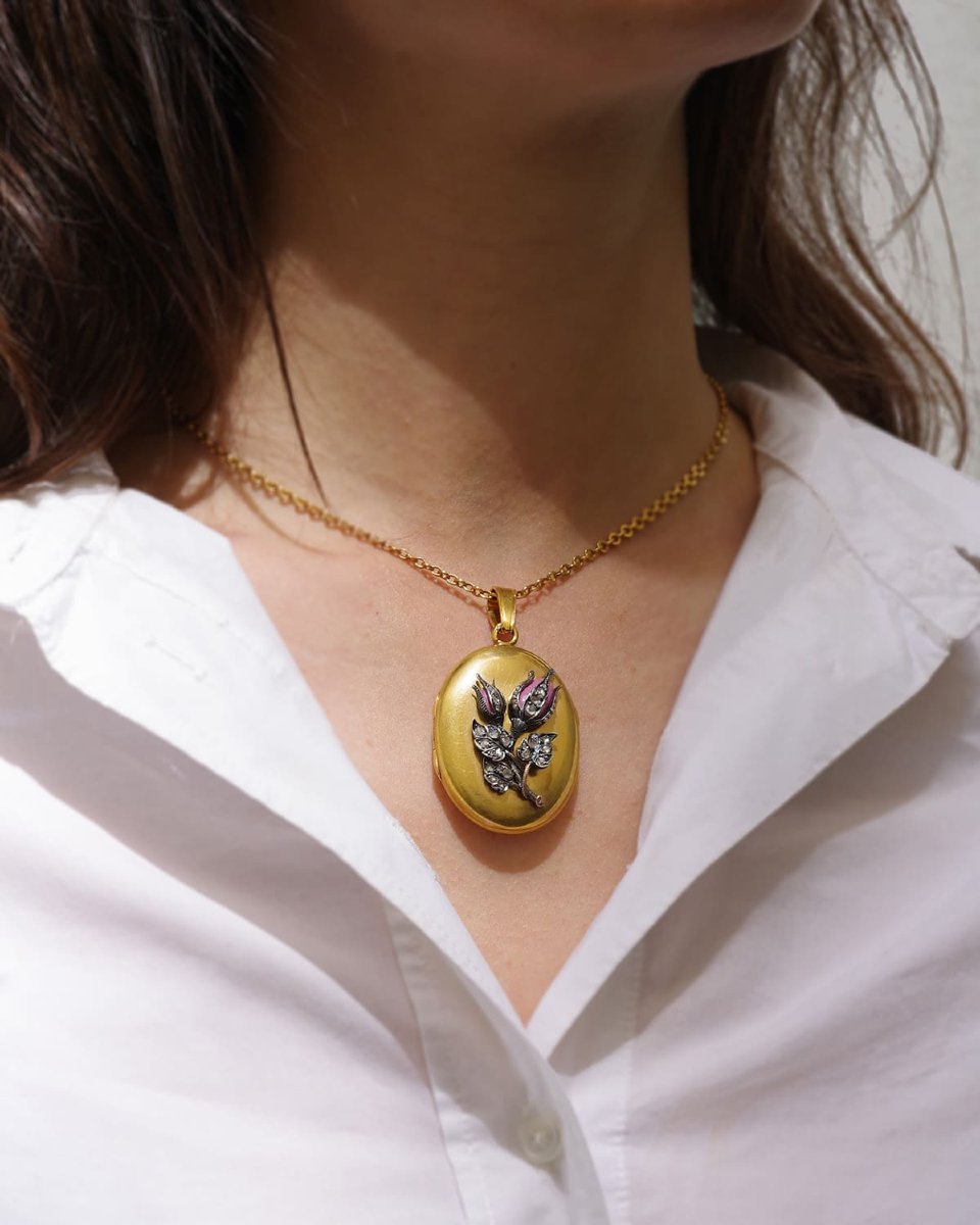 Victorian Rosebud Diamond Locket In 18 Karat Gold, Eugène Soulens -photo-3