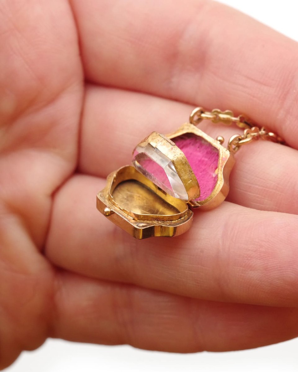 Victorian French Bag-shaped Pendant Locket In 18k Gold And Pearls -photo-1
